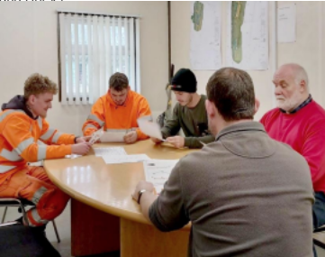 health and safety briefing taking place at Cerney Wick Quarry