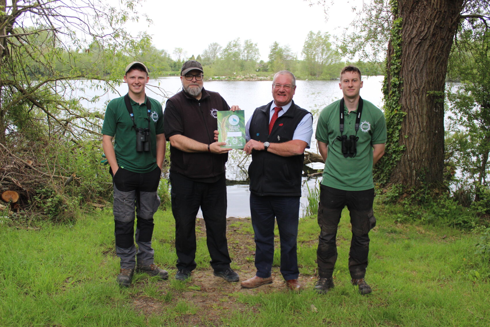 Cotswold Lakes Trust Habitat Heroes Pete Andrew receiving Hills Quarry Products Habitat Heroes Award from Cotswold Lakes Trust