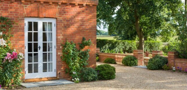 Cotswold Gravel Driveway Garden
