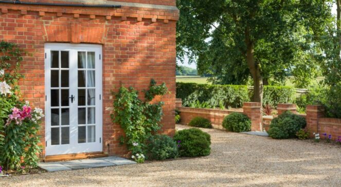 Cotswold Gravel Driveway Garden