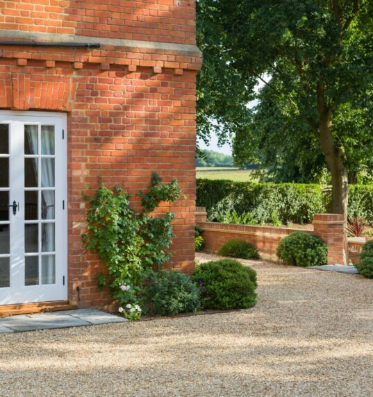 Cotswold Gravel Driveway Garden